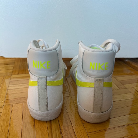 NIKE BLAZER MID ‘77 WOMEN’S SNEAKER - Picture 5 of 6